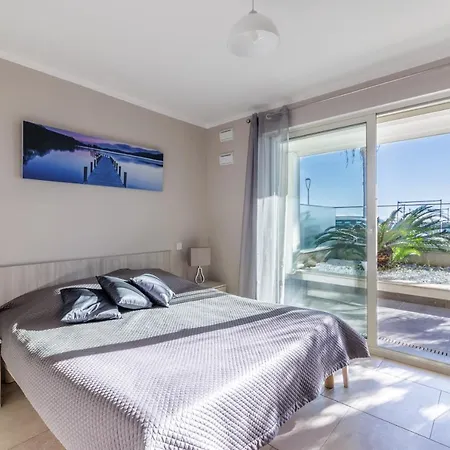Le Midi 8 By Estates Apartment