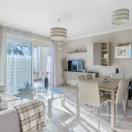 Le Midi 8 By Estates Apartment