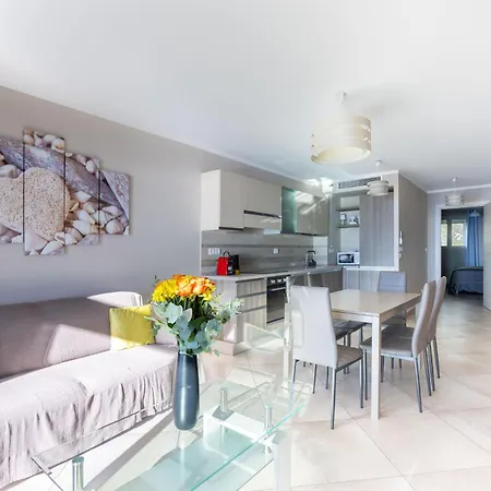 Le Midi 8 By Estates Apartment