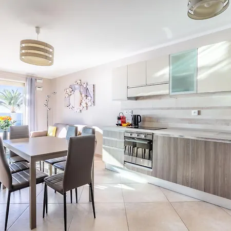 Le Midi 8 By Estates Apartment Cannes