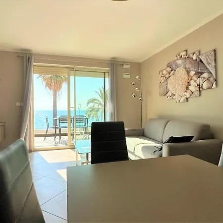 Le Midi 8 By Estates קאן